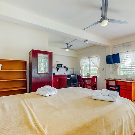 Willow 2 At Island Cabanas Gold Standard Certified Cayo Caulker Exterior foto