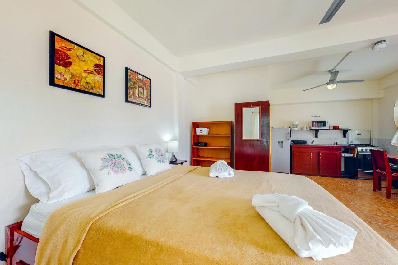 Willow 2 At Island Cabanas Gold Standard Certified Cayo Caulker Exterior foto
